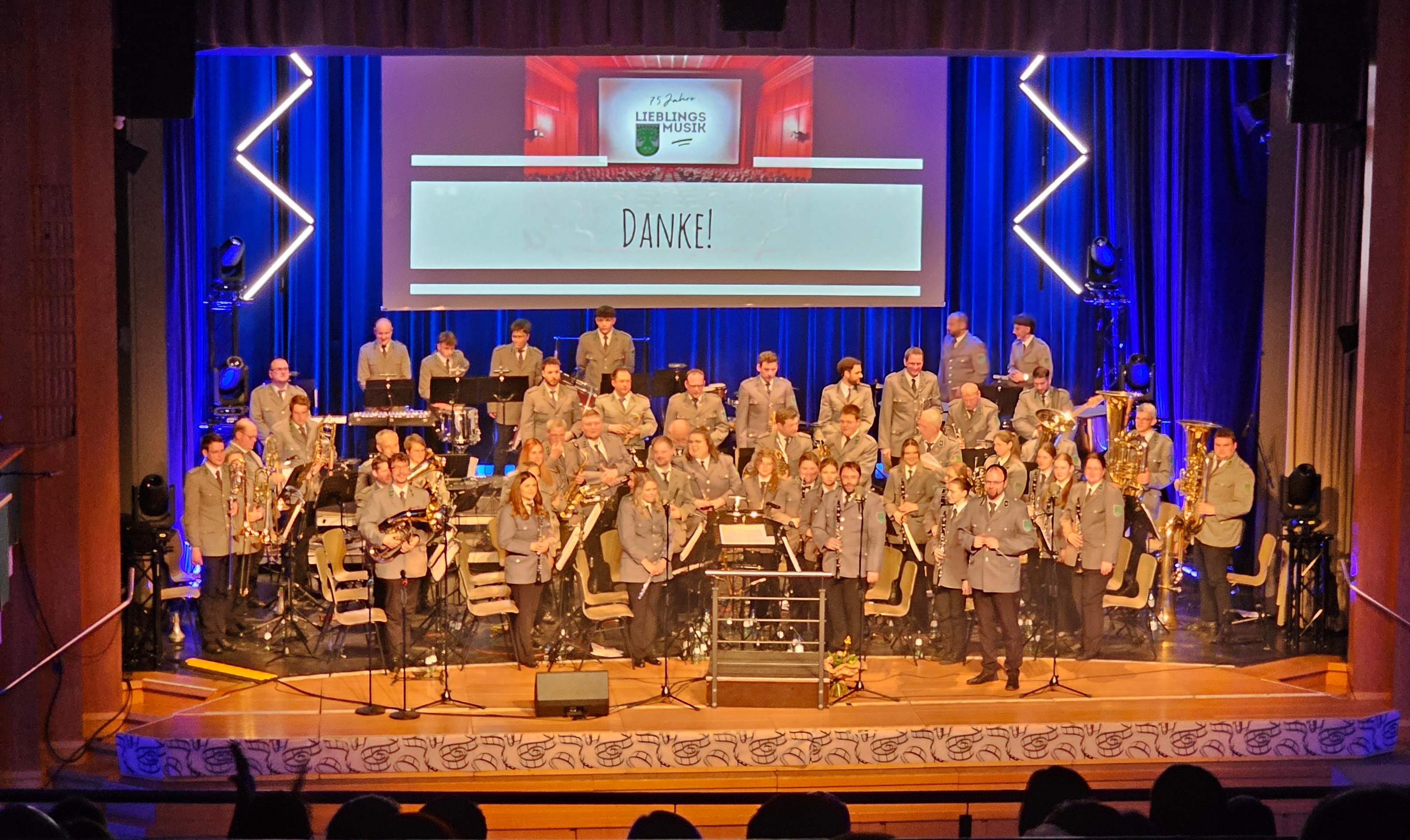 Ansicht der Bühne am Ende des Konzerts